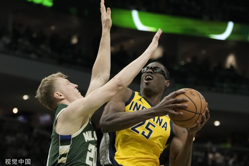 在他缺席的 在他缺席的