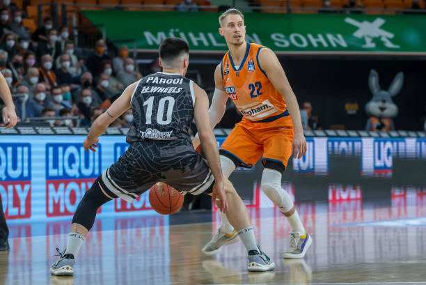 效力于巴黎 效力于巴黎